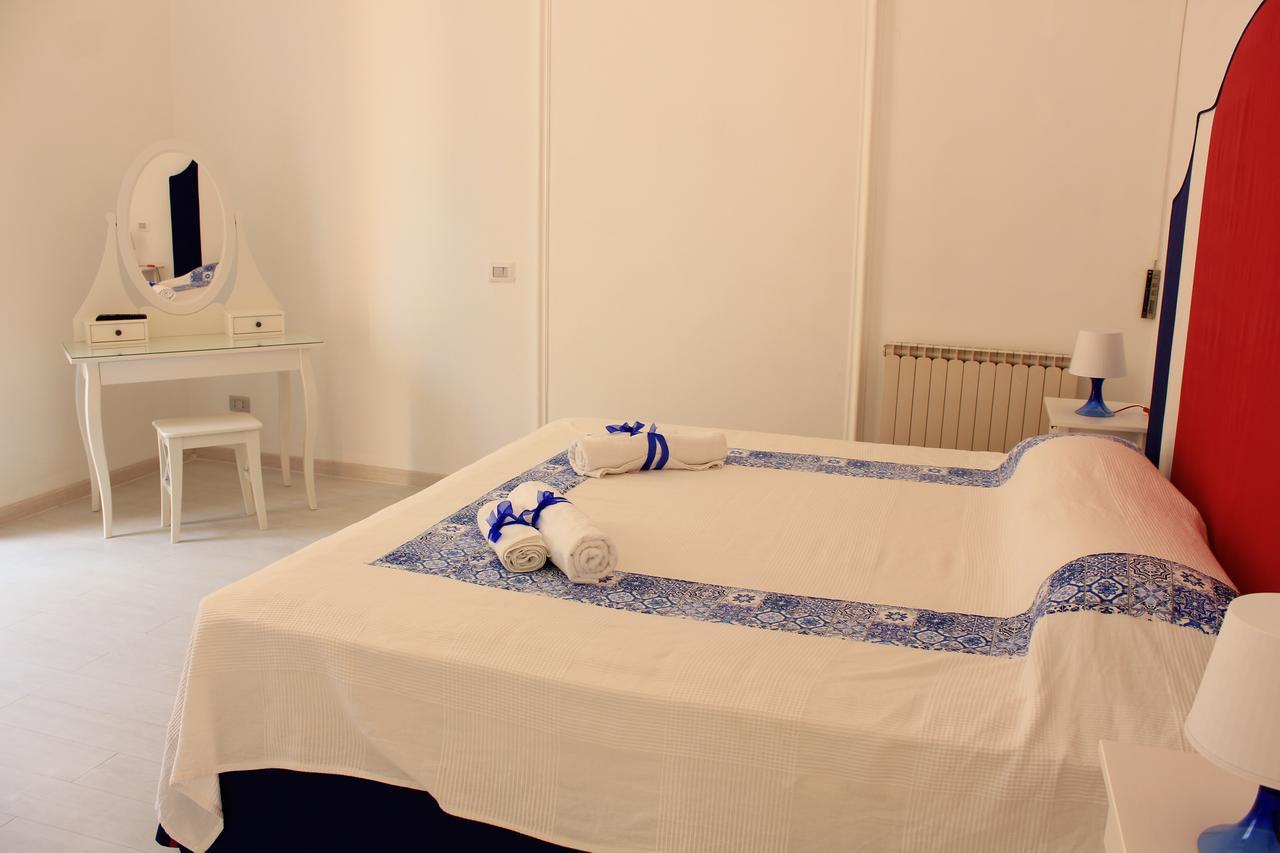 B&B Vitruvio Suites Formia Ruang foto