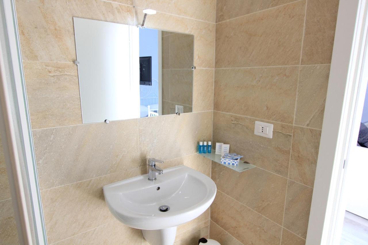 B&B Vitruvio Suites Formia Bagian luar foto